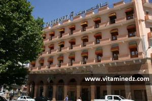 L\'Hôtel Tagdemt est une infrastructure de 5 étages qui donne sur la principale place de Tiaret.
