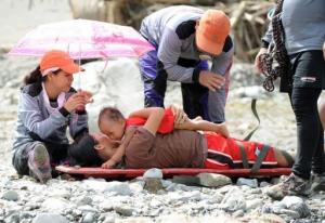 Planète - Philippines: Le typhon Bopha fait près de 500 morts et des centaines de disparus