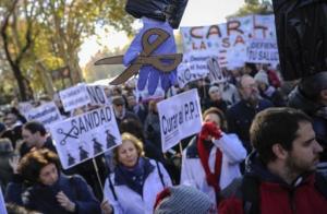 Planète - Espagne:  Nouvelle  marée blanche  contre la  privatisation  de la santé à Madrid