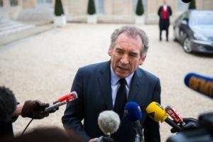 Planète - France:  Bayrou  il y a le feu à la maison , il faut  une mobilisation nationale