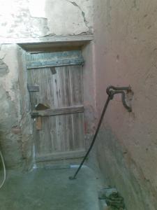 باب مسكن الحاج الدين بوسيف بمدينة بني ونيف