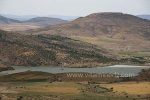 Djbel Essghir et Retenue d'eau de Oued El Taht, à Taoughzout près de Frenda
