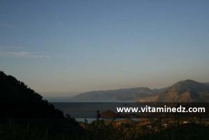 Des hauteurs des Djurdjura, la petite ville cotière de Ziamma Mansouriya