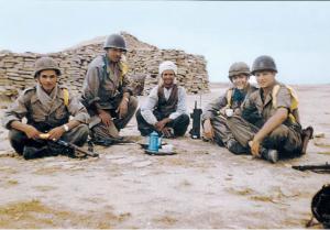 بدوار بودرهم الجنود الفرسيون يأخذون قسطا من الراحة ..