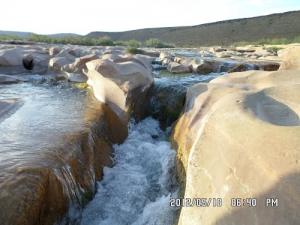 dualitée eau-roches... qui finira par céder?