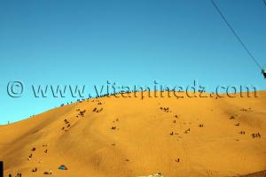 Dunes de Taghit envahies par un tourisme de masse, le jour de l\'an.
