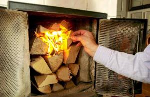 Planète - Les feux de cheminée bientôt interdits en Ile-de-France