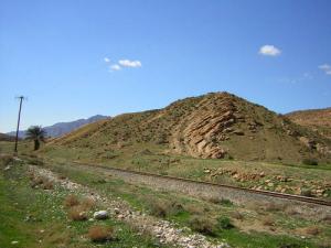 Le chemin de fer à El-kantara, il s'allonge jusqu'à Touggourt