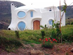 La passion de Brahim Mekki pour un village touristique «tout en courbes» à Bouzedjar