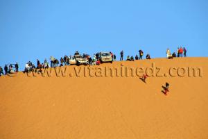 Taghit et sa plus haute dune d'Algérie, envahie par les touristes en 4X4