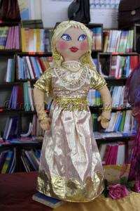 Poupées Folkloriques Algériennes,  Créations de Mme Kara Mohamed, chacune représentant un costume régional