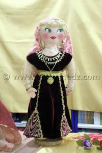 Les fillettes algériennes  poupées crées par Mme Kara Mohamed, chacune représentant un costume régional