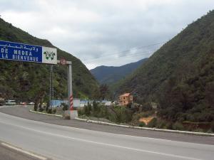 Limite entre les wilayas de Medéa avec Blida. Au fond du ravin l'oued cheffa.