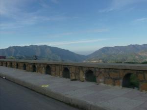 Route de médéa, vue sur tamezguida et Chréa