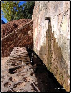 Fontaine sur la Route de Tikjda...