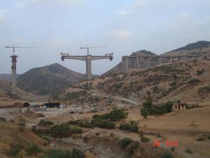 Construction Grand Pont de Bouira (Projet Autoroute Est-Ouest)