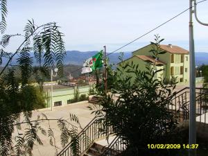 CEM de tiksiridene .