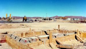 1981 - Algeria - Tamanrasset - Impostazione per la gettata della base per le presse