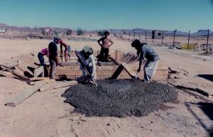 1981 - Alegria - Tamanrasset - La preparazione delle piattaforme di base per le presse