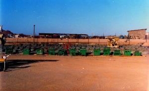 1981 - Algeria - Tamanrasset - Una serie di stampi per costruire i manufatti