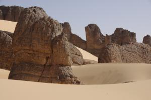Blocs de grès près de la « dune qui chante »