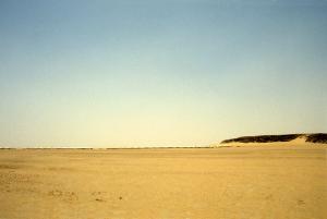 Le tende dei profughi all'orizzonte a Ain Guezzam