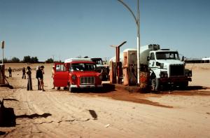 L'ultimo rifornimento di carburante prima di Tamanrasset,1977.
