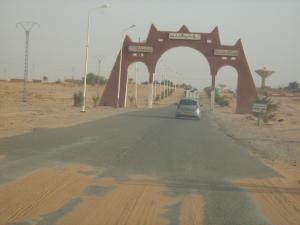Entrée Nord de la ville de IN SALAH (sud Algerien)