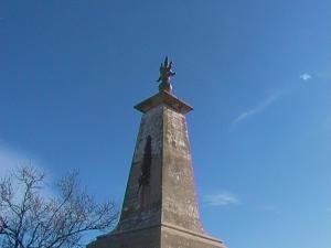 Monument édifié en 1932, Dachra des BOUZIDI, (Sabra)