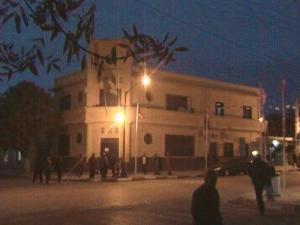 La Poste de Sabra la nuit