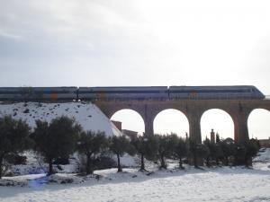 le train rapide au debut du pont bozor.