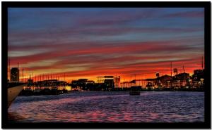 Le vieux port à la tombée de la nuit