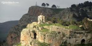 Constantine - Le Monument aux morts livré au vandalisme