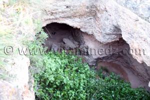Grotte dans l\'Ancien Fort el Belensi en ruines, sur les hauteurs de Rachgoun