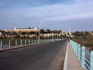 Entrée de Beni Abbes (Wilaya de Bechar) pont traversant la saoura