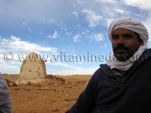 Notre cuisinier au trek caravane sahara desert algerien  à Ksar Guentoure, commune de Ouled Aissa, Daira de Timimoun, Wilaya d\'Adrar