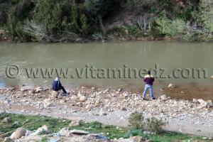Pecheurs au Oued La Tafna traversant la commune de Azails, son cours est assez abondant vu la pluviométrie de ces derniers jours