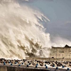 BÉJAÏA -  UNE VIOLENTE TEMPÊTE RAVAGE LE PORT DE TALA GUILEF:  Des experts danois et français à la rescousse