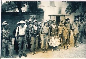 défilé des habitants et les moudjahidines de la régions