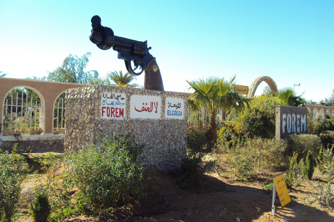 صورة المسدس المعكوف