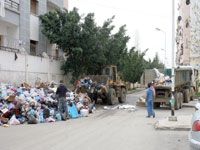 Cité EPLF à Bab-Ezzouar (Alger):  Un bull et un semi-remorque pour les ordures !