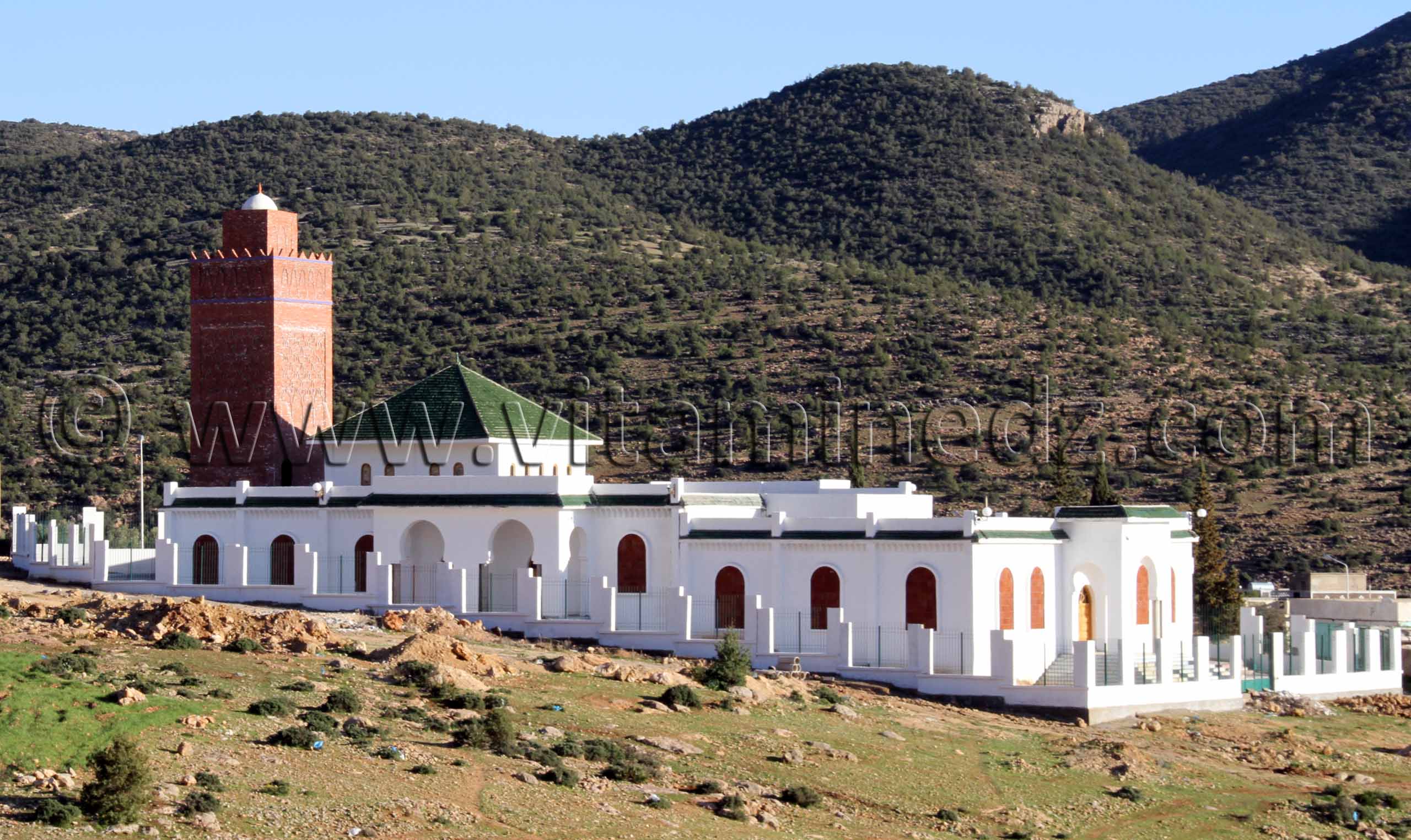 Mosquée, Tighezza, La commune d'Aïn Ghoraba