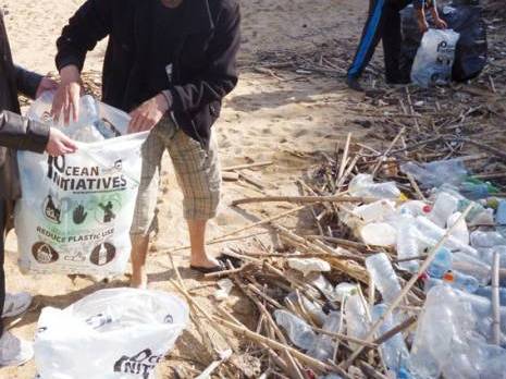 Skikda - Action citoyenne d'écologica à Skikda:  Sus à la saleté des plages