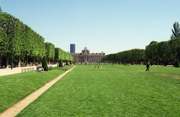 Planète - Paris: Des moutons vont remplacer certaines tondeuses 