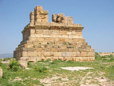 Algérie - Grands mausolées Maures et Numides:  La plupart des sites livrés au vandalisme