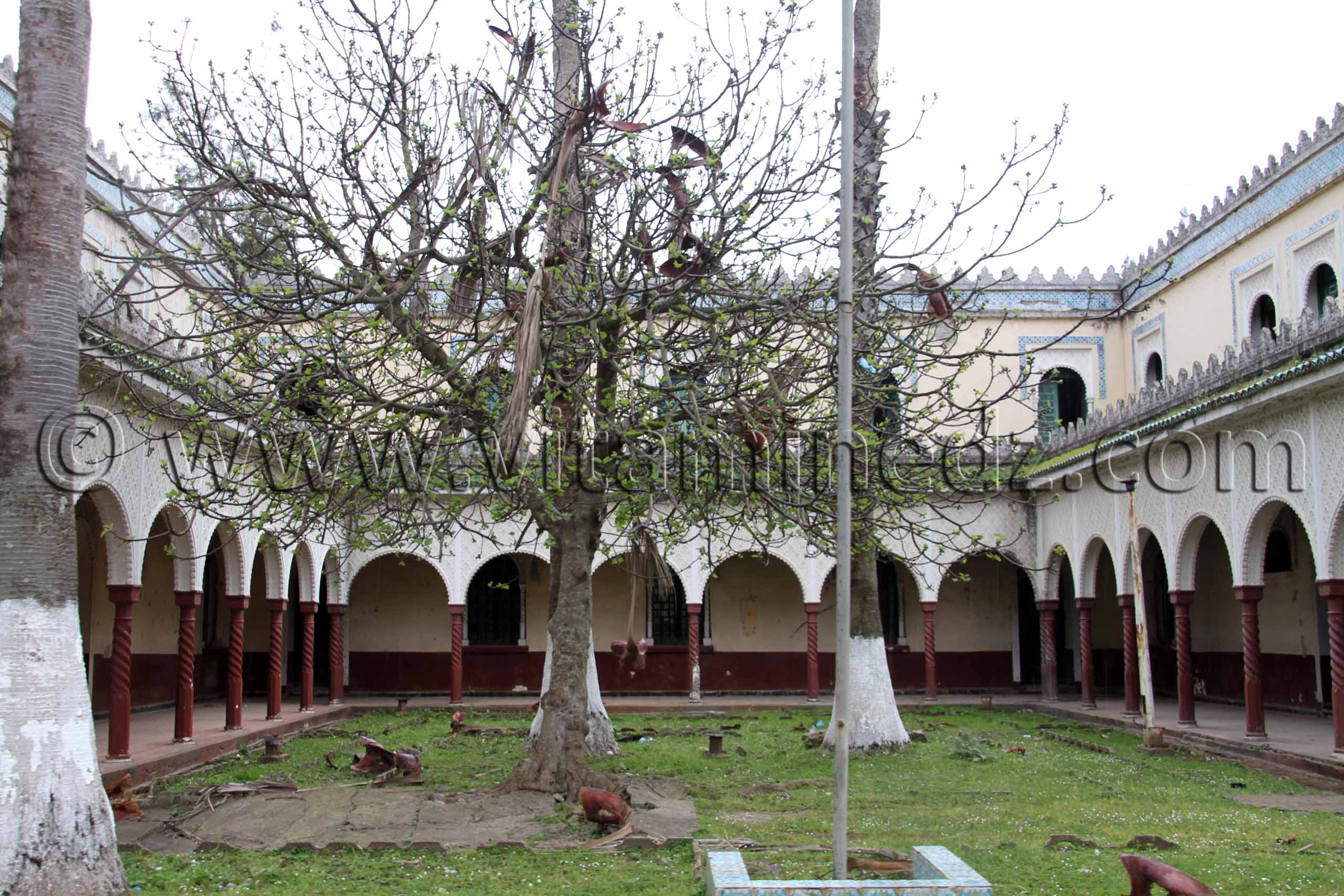 Ancien poste des Frontières algéro-tunisiennes à l'abandon.