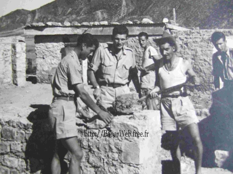 Construction du camp de yabous.....caserne----