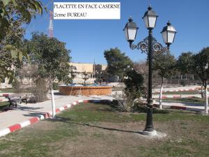 PLACETTE EN FACE CASERNE 2eme BUREAU