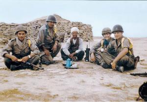 LA PAUSE ET RECHERCHE DE RENSEIGNEMENTS ET LE CAFE