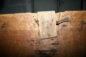 Coffre de cèdre bois Abdalwadides flanqué de l\'emblème de la dynastie mérinide réalisées par des artistes d\'origine andalouse des écoles prestigieuses de la capitale des Zianides le Madrasah du grand palais appelé Tachfiniya joyau de l\'architecture islam